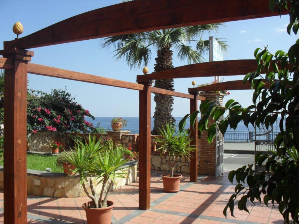 Hotel Solemar Sant'Alessio Siculo Exterior photo