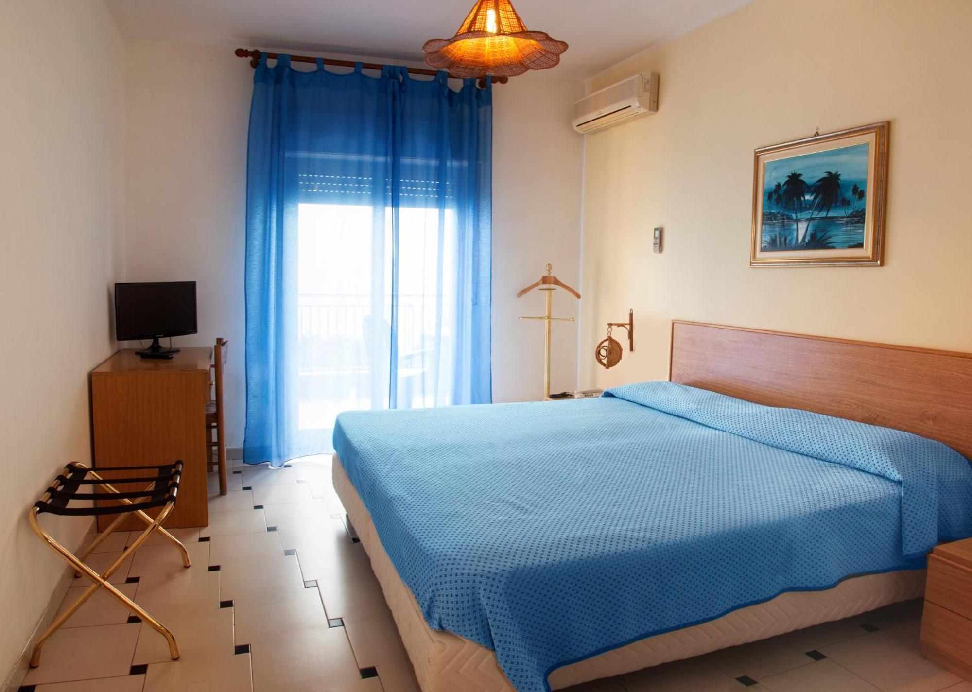 Hotel Solemar Sant'Alessio Siculo Exterior photo