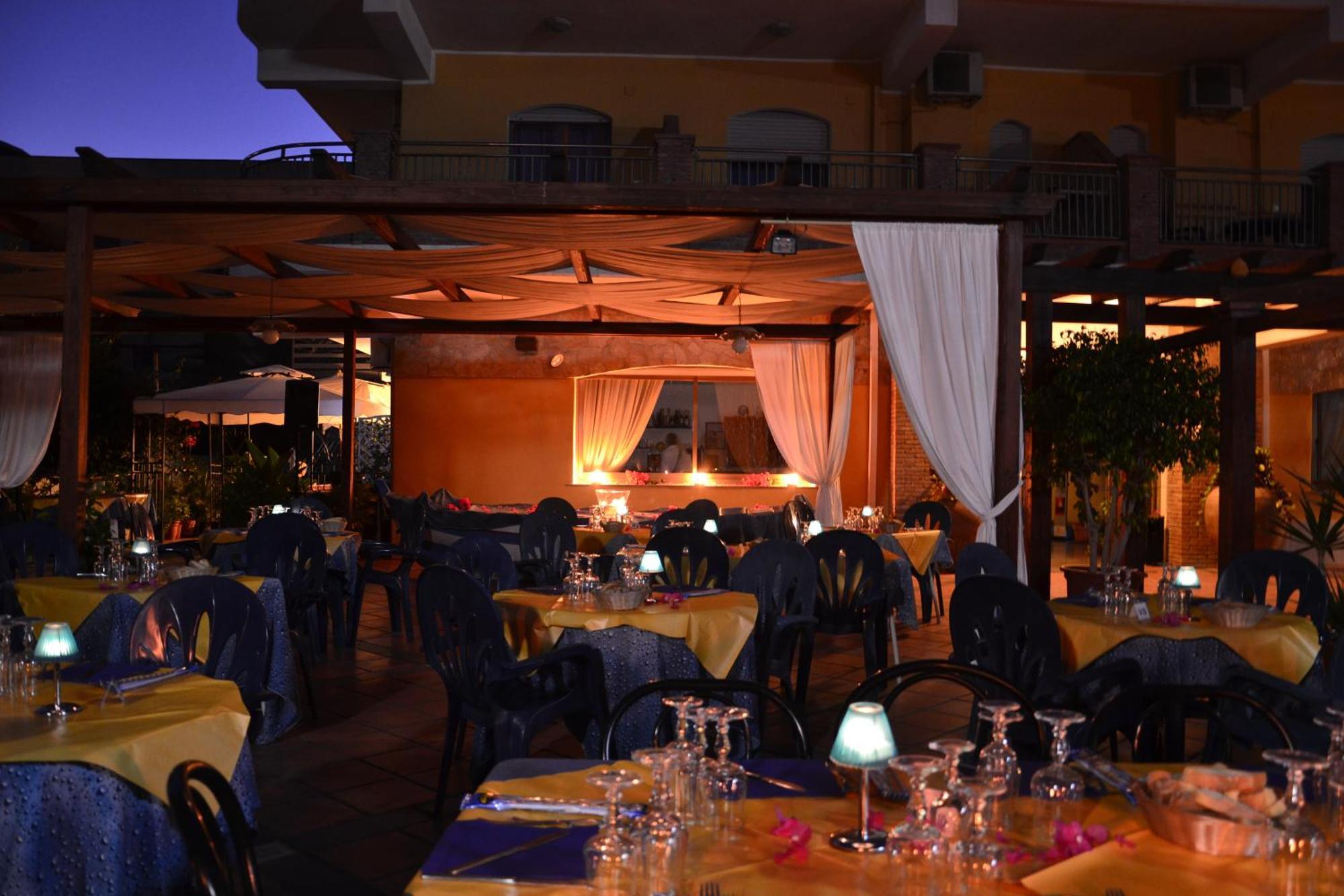 Hotel Solemar Sant'Alessio Siculo Exterior photo